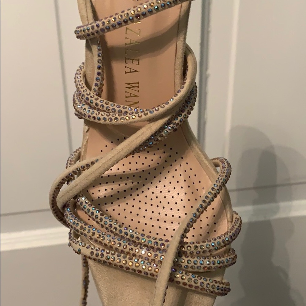 Heels - Picture 4 of 6